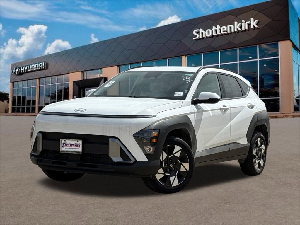 Used 2025 Hyundai Kona SEL image 1
