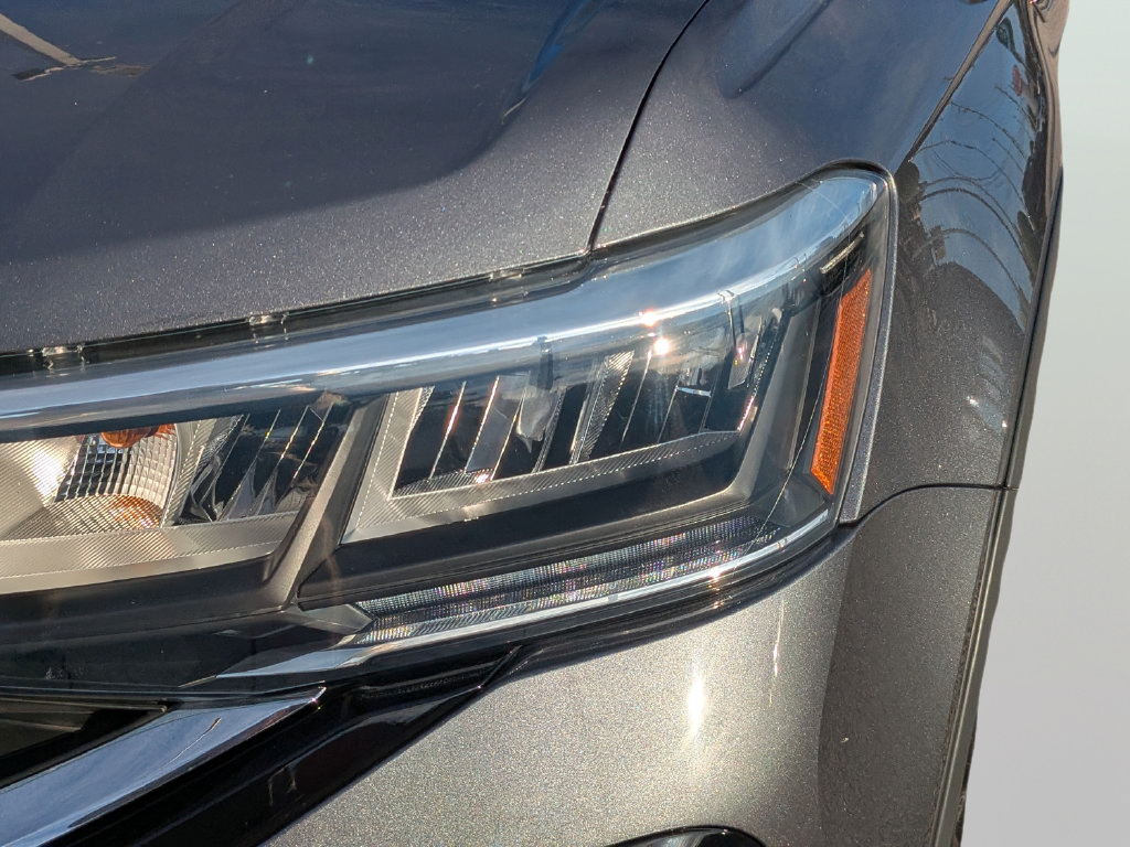 Certified 2023 Volkswagen Taos SE w/ Panoramic Sunroof Package FWD image 7
