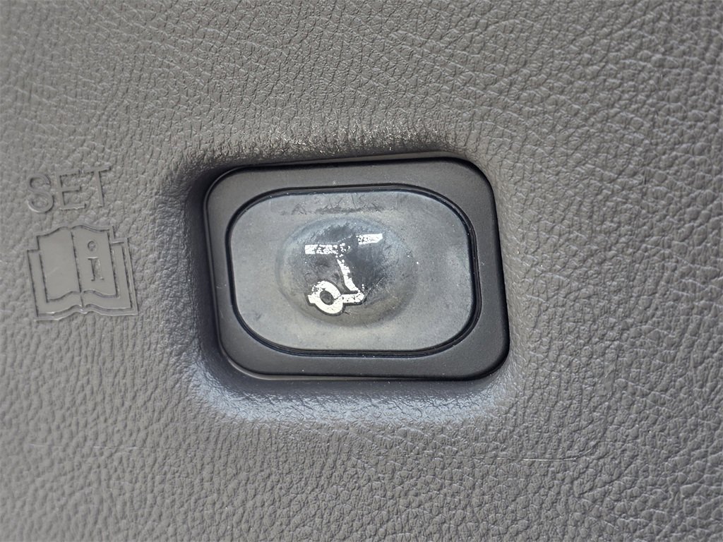 Used 2021 Lincoln Nautilus FWD w/ Equipment Group 101A image 18