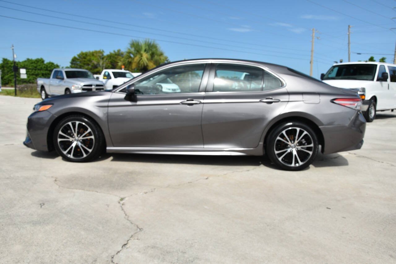 Used 2018 Toyota Camry SE FWD image 4