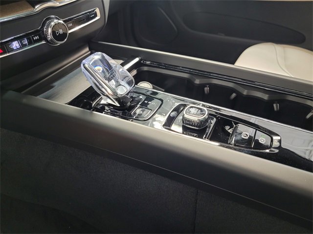 New 2026 Volvo XC60 B5 Plus w/ Protection Package Premier image 24