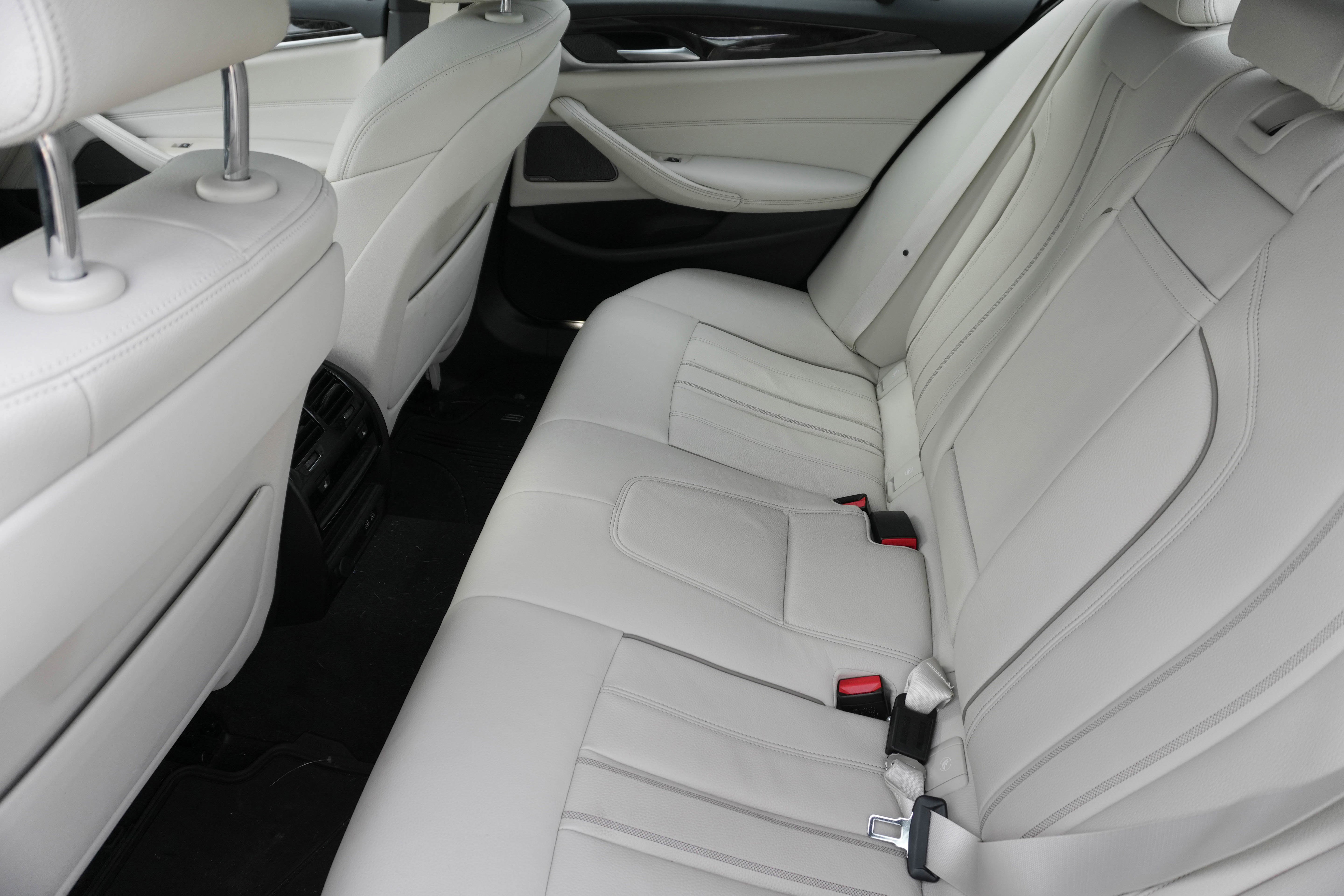 Used 2023 BMW 540i w/ Executive Package image 34