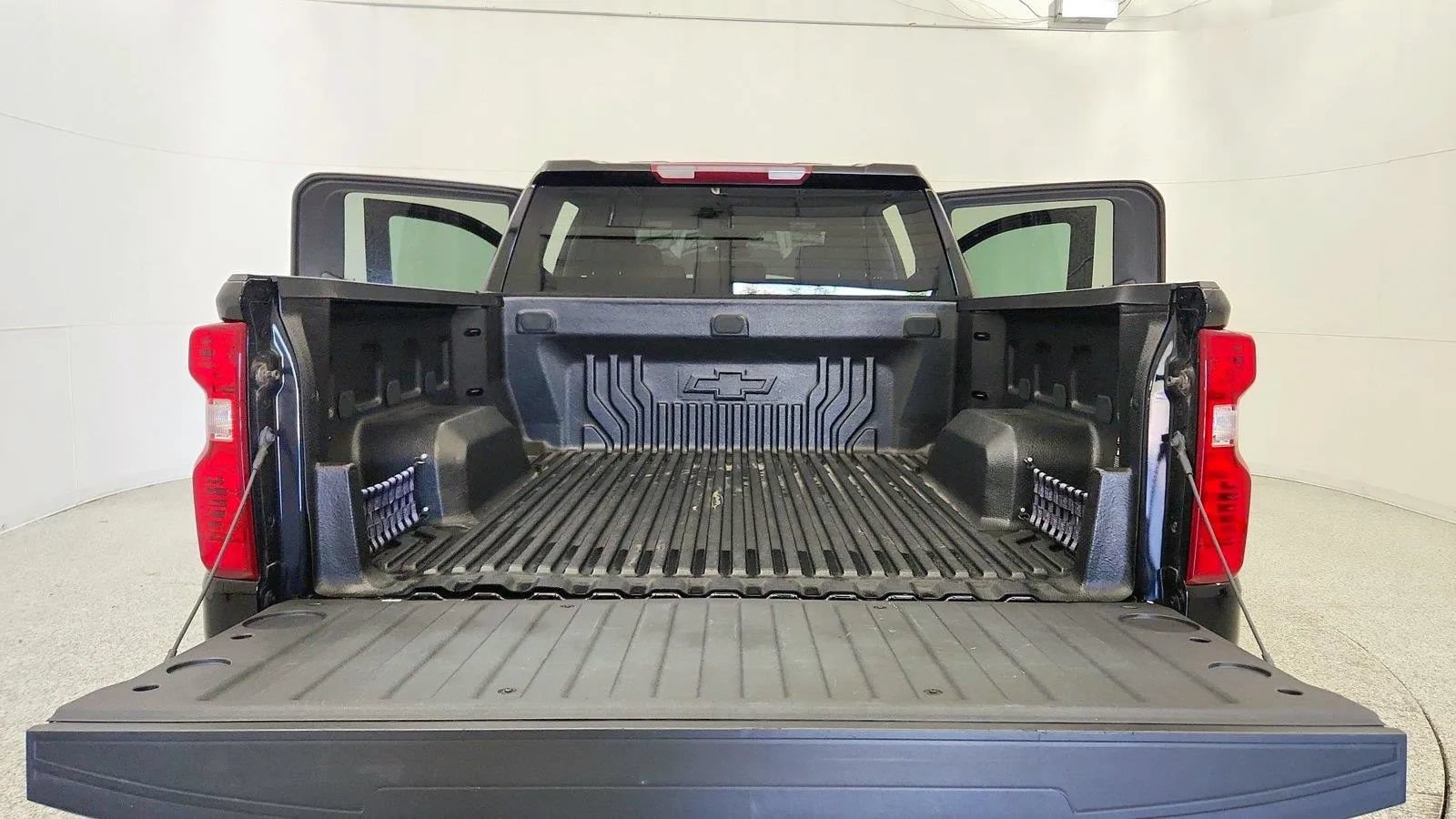 Used 2024 Chevrolet Silverado 1500 LT AWD/4WD image 38