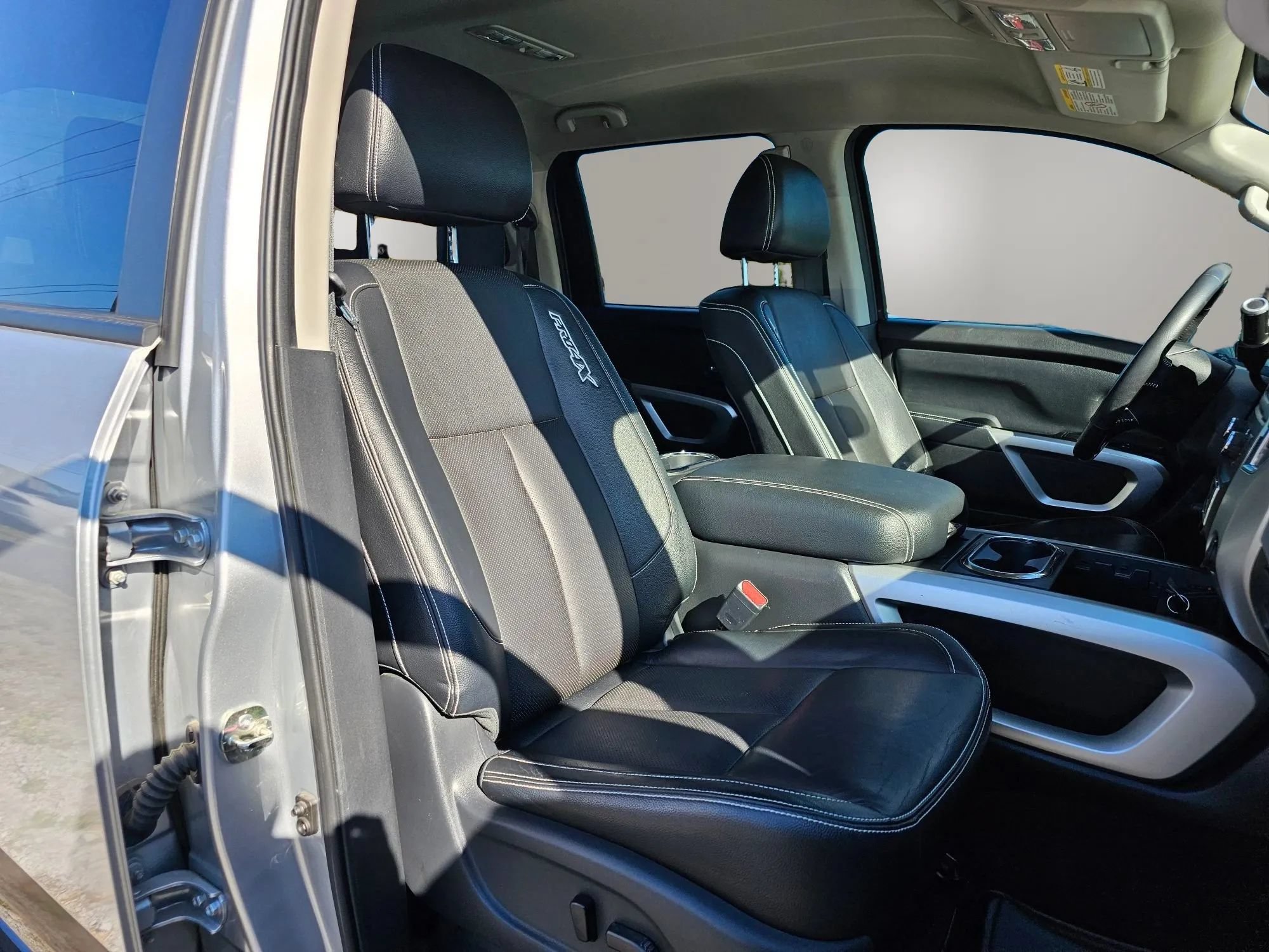 Used 2019 Nissan Titan PRO-4X w/ Pro-4x Convenience Package AWD/4WD image 8