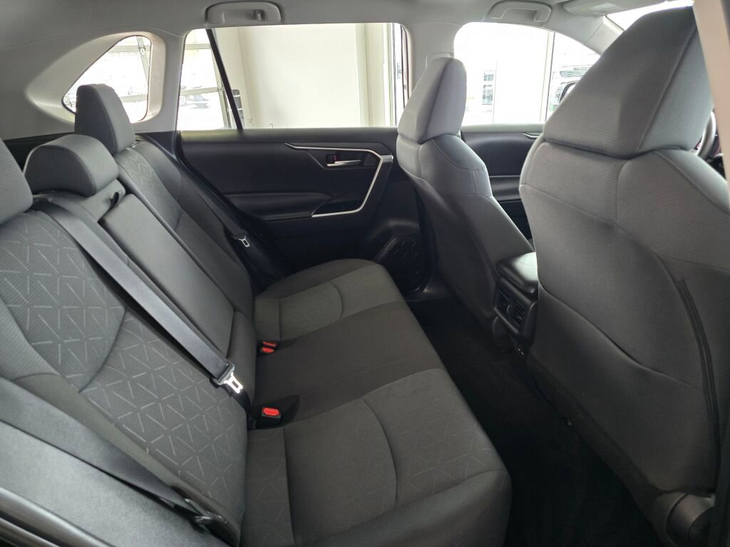 Used 2025 Toyota RAV4 XLE AWD/4WD image 40
