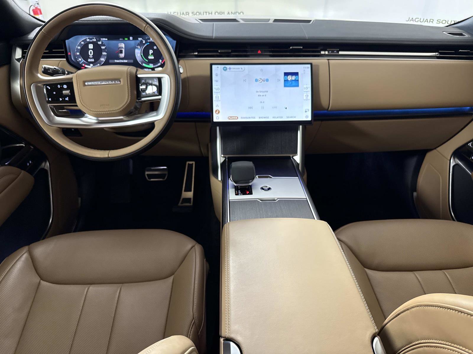 Used 2025 Land Rover Range Rover SE AWD/4WD image 13