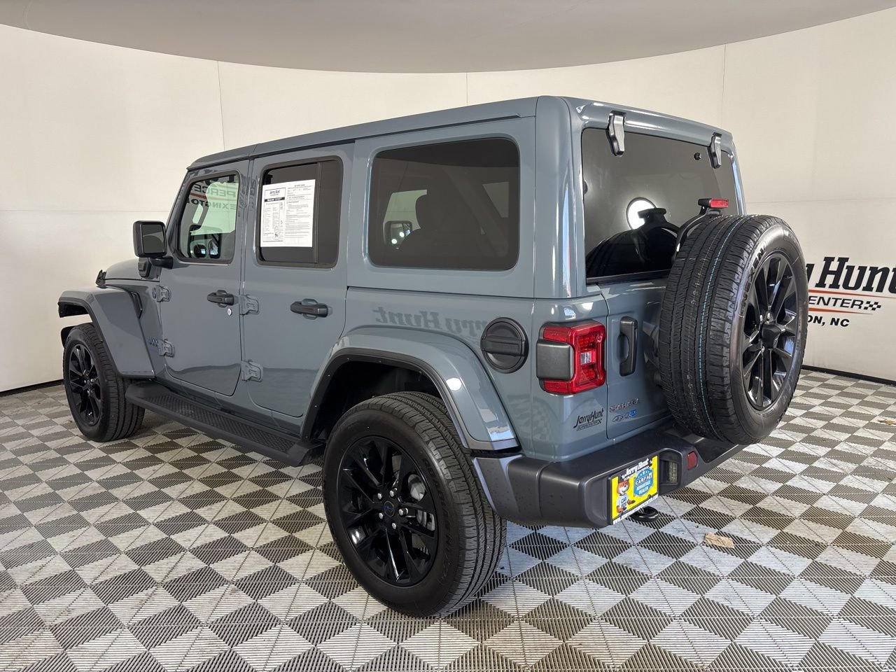 Used 2025 Jeep Wrangler Unlimited Sahara AWD/4WD image 6