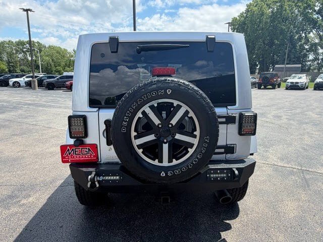 Used 2012 Jeep Wrangler Unlimited Sahara AWD/4WD image 4
