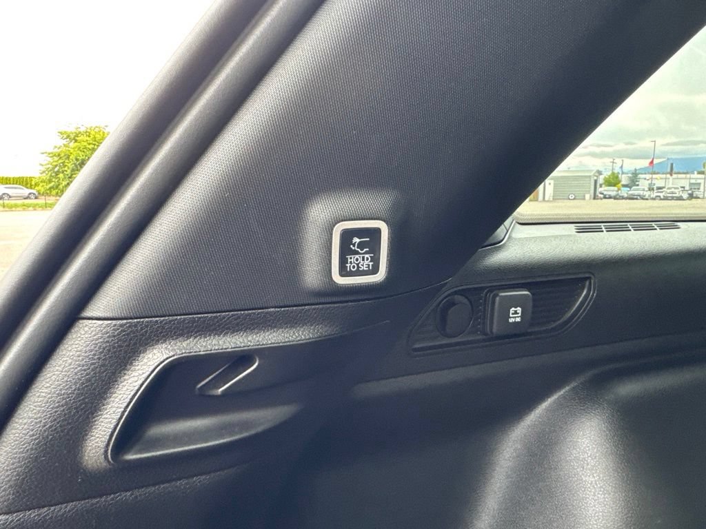 Used 2025 Jeep Grand Cherokee Altitude AWD/4WD image 39