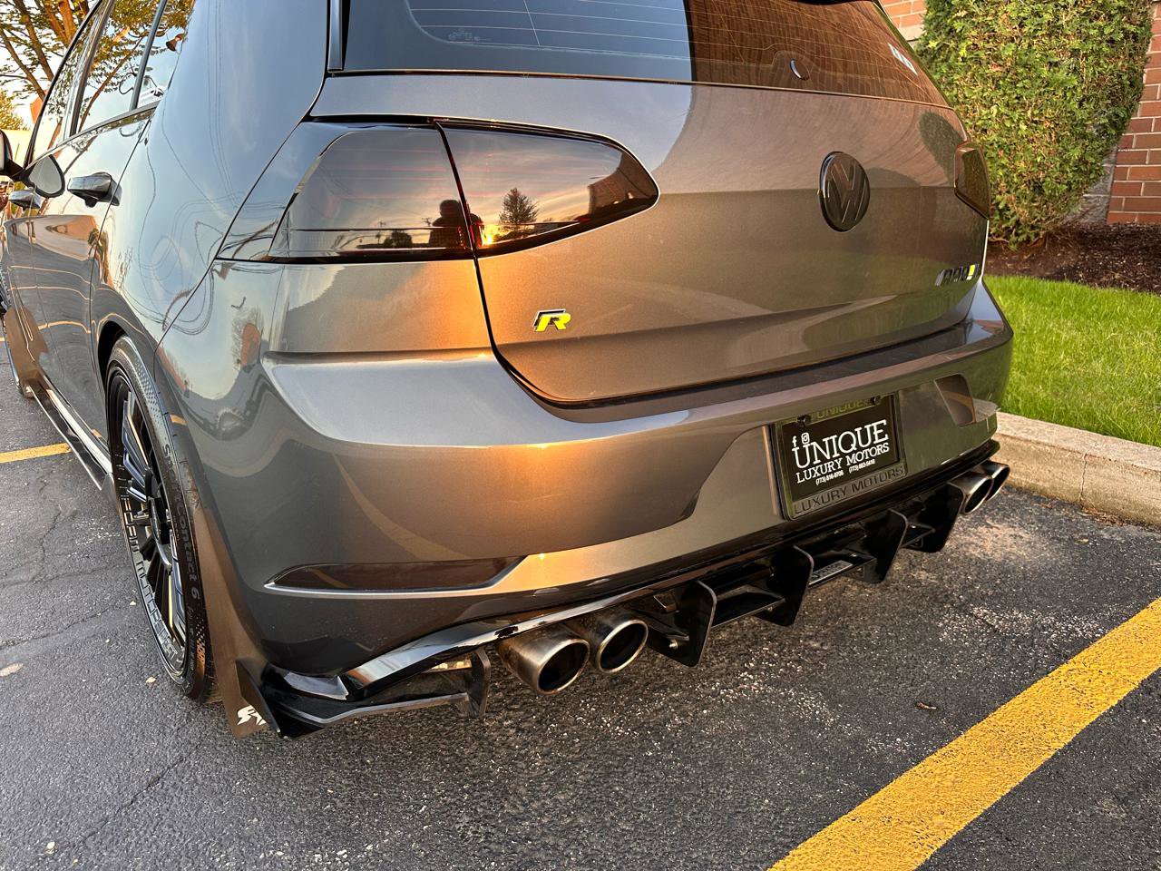 Used 2019 Volkswagen Golf R 4-Door AWD/4WD image 17