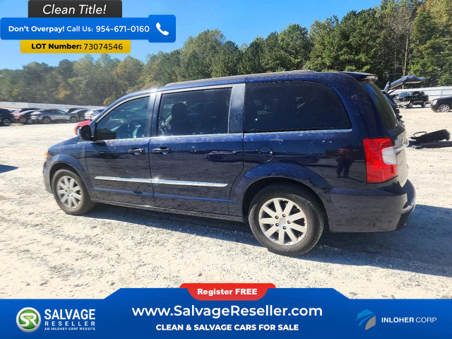 Used 2015 Chrysler Town & Country Touring FWD image 3