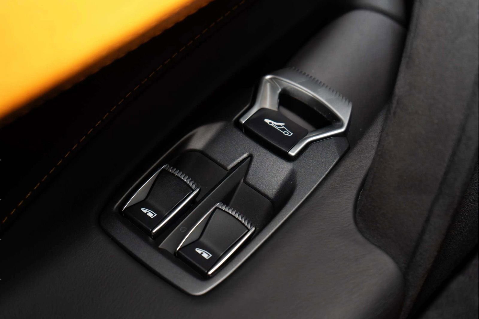 Used 2024 McLaren 750S RWD image 19