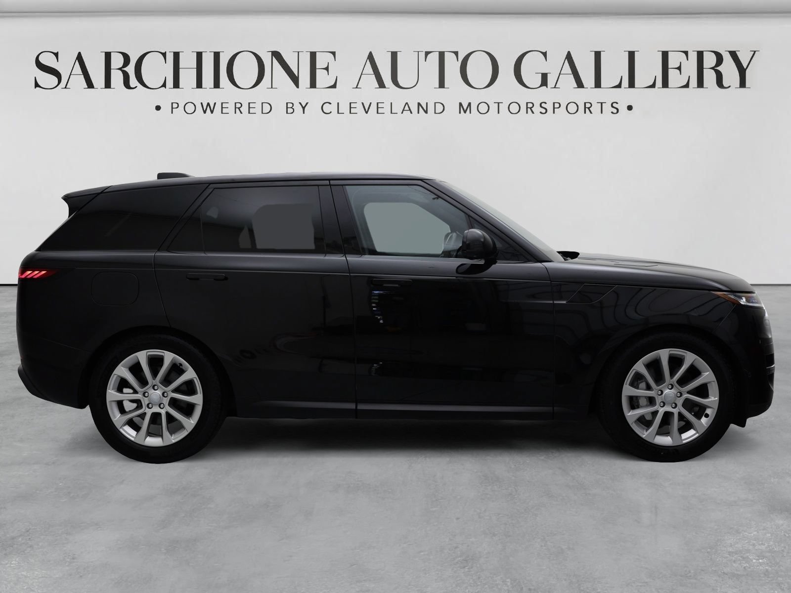 Used 2023 Land Rover Range Rover Sport SE AWD/4WD image 3