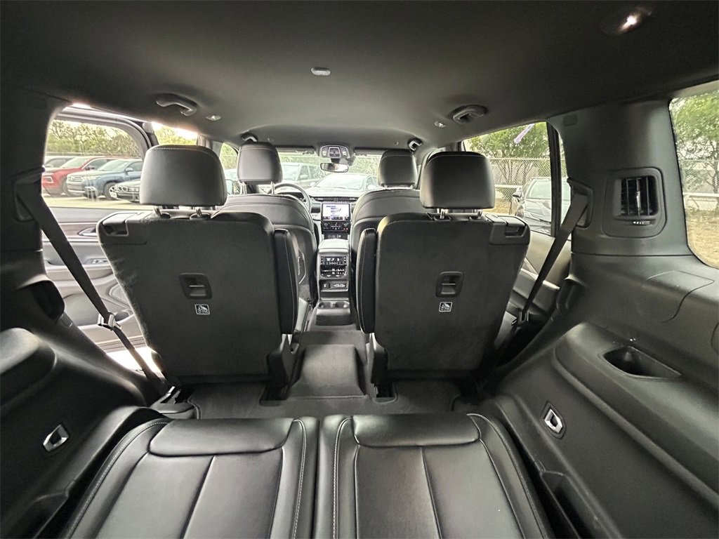 Used 2025 Jeep Grand Cherokee L Limited image 16