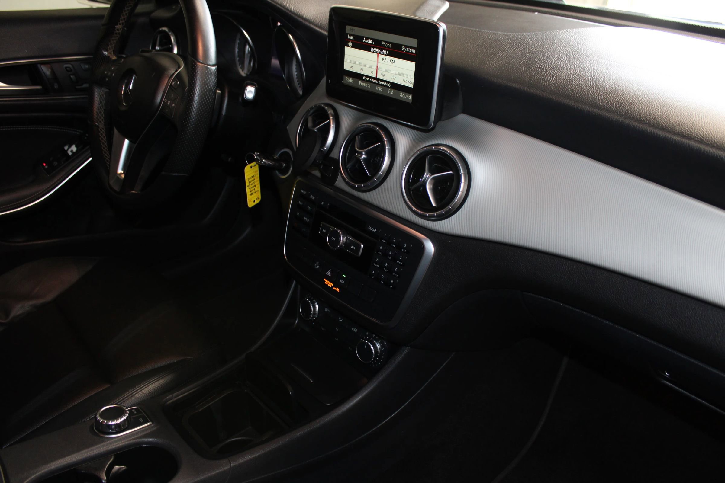 Used 2014 Mercedes-Benz CLA 250 image 23