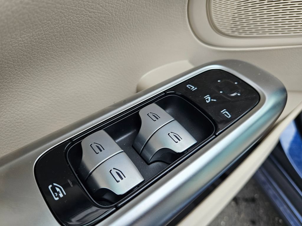 Certified 2026 Mercedes-Benz C 300 4MATIC Sedan image 15