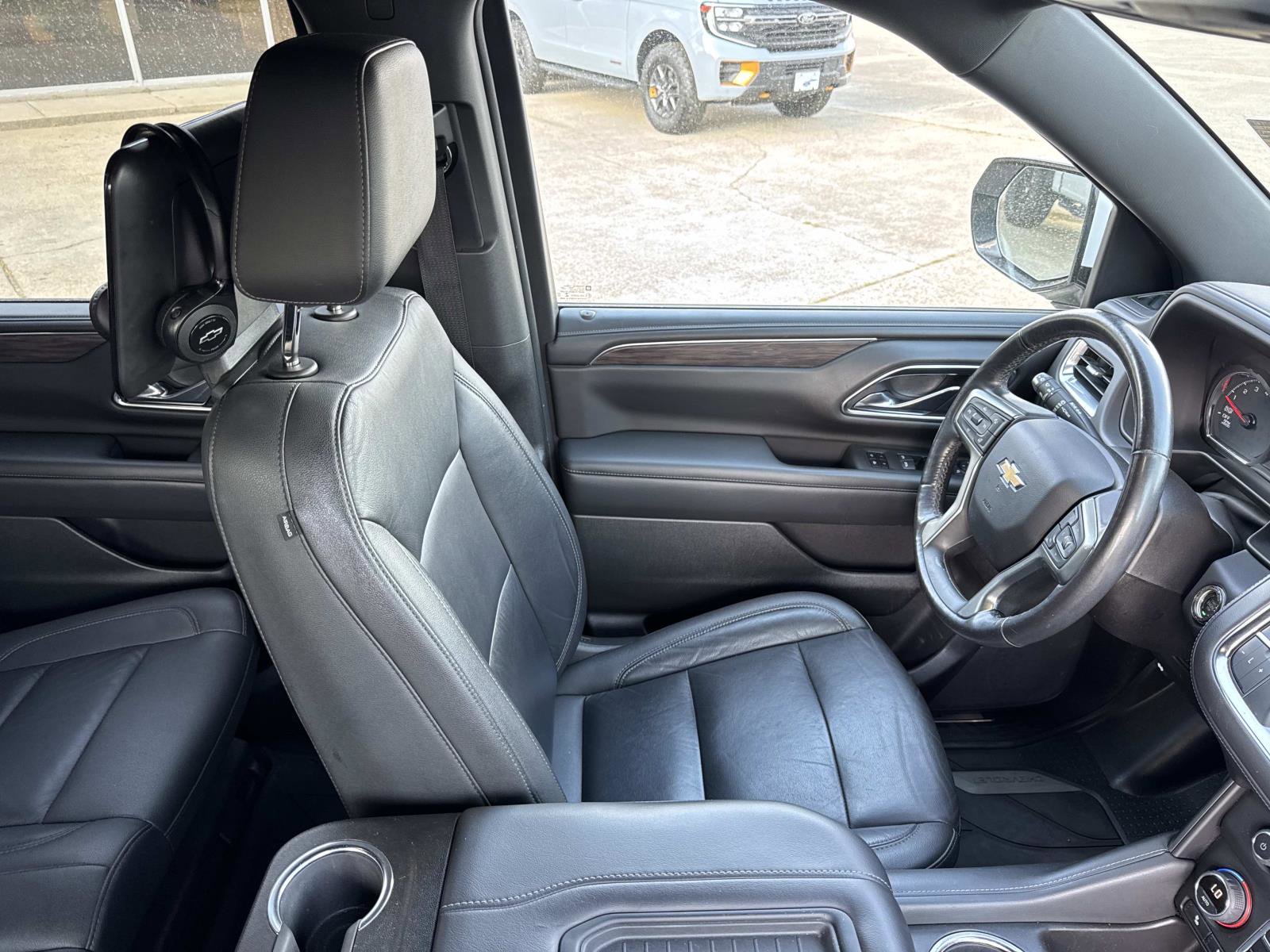 Used 2021 Chevrolet Suburban LT w/ Luxury Package image 8