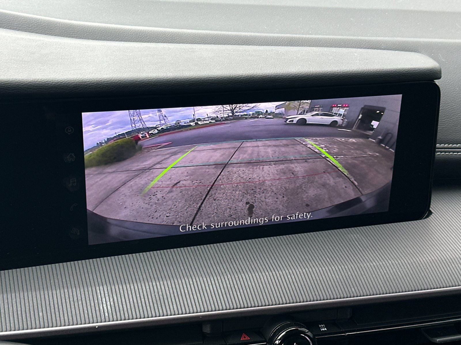 Used 2025 Nissan Murano SV AWD/4WD image 17