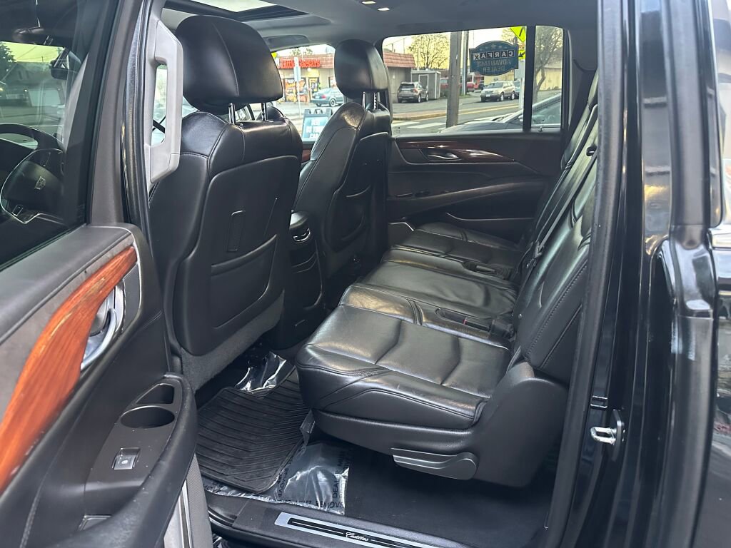 Used 2015 Cadillac Escalade ESV Luxury AWD/4WD image 12