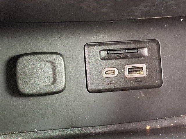 Certified 2023 GMC Acadia SLT w/ Preferred Package image 27