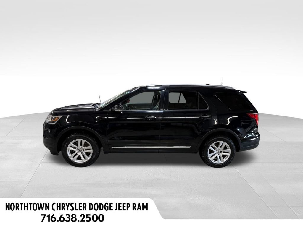 Used 2018 Ford Explorer XLT w/ Equipment Group 202A AWD/4WD image 2
