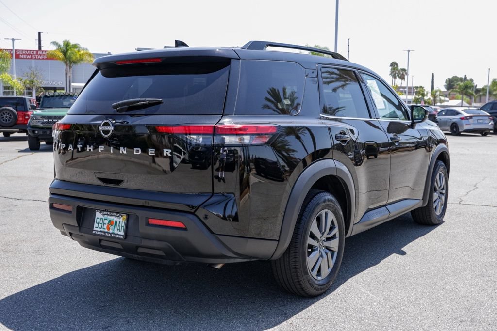 Used 2024 Nissan Pathfinder SV FWD image 4