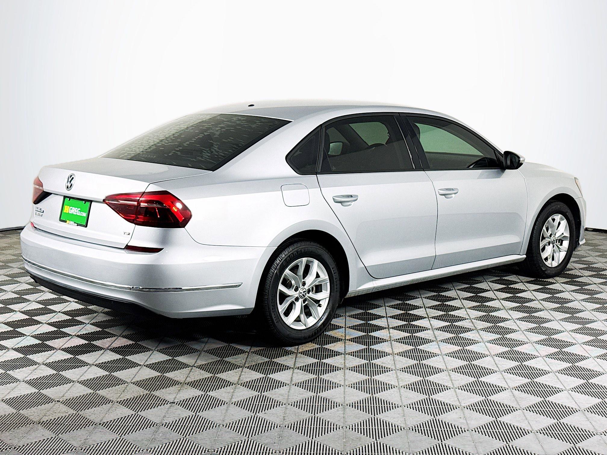 Used 2018 Volkswagen Passat 2.0T S FWD image 10