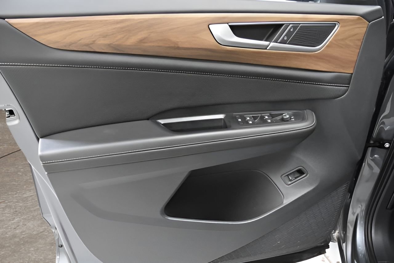 Used 2025 Volkswagen Atlas SE image 12