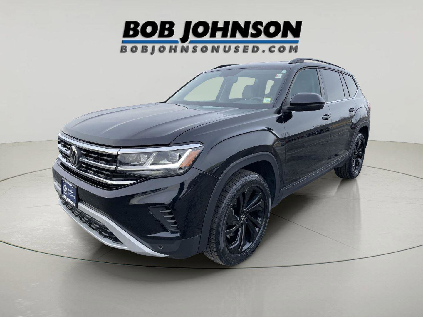 Used 2023 Volkswagen Atlas SE w/ Black Wheel Package image 3