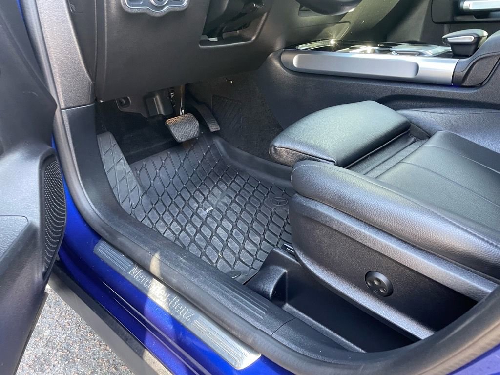 Used 2021 Mercedes-Benz GLB 250 4MATIC w/ Premium Package image 25