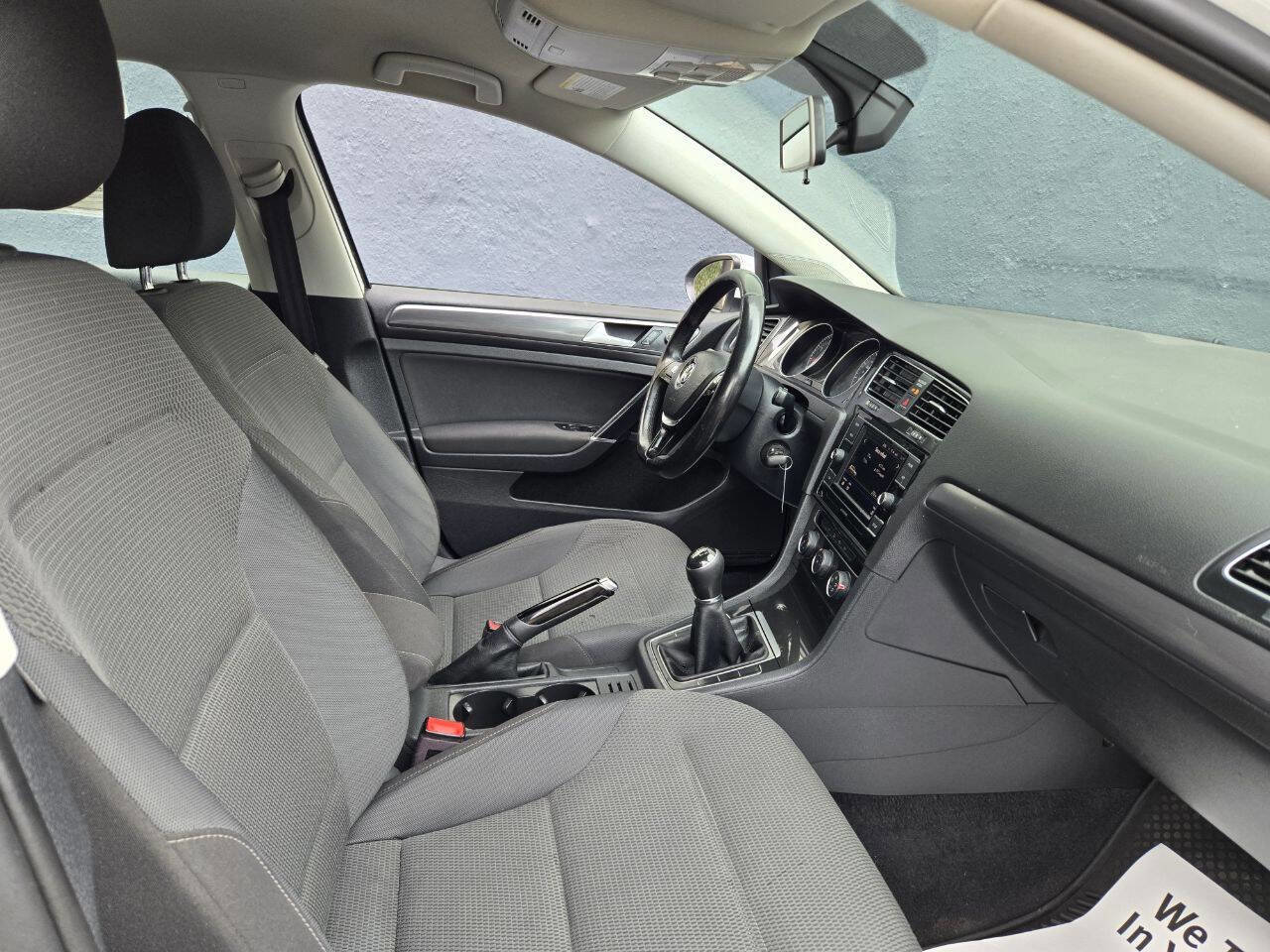 Used 2018 Volkswagen Golf S image 10