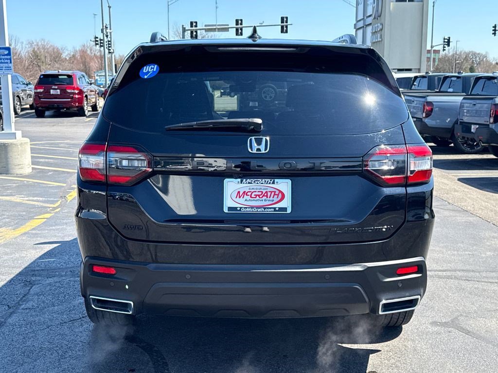 Certified 2025 Honda Pilot Black Edition image 10