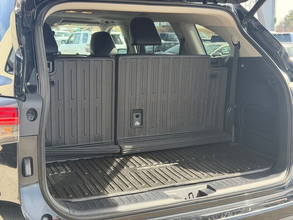 Used 2020 Toyota Highlander XLE image 9