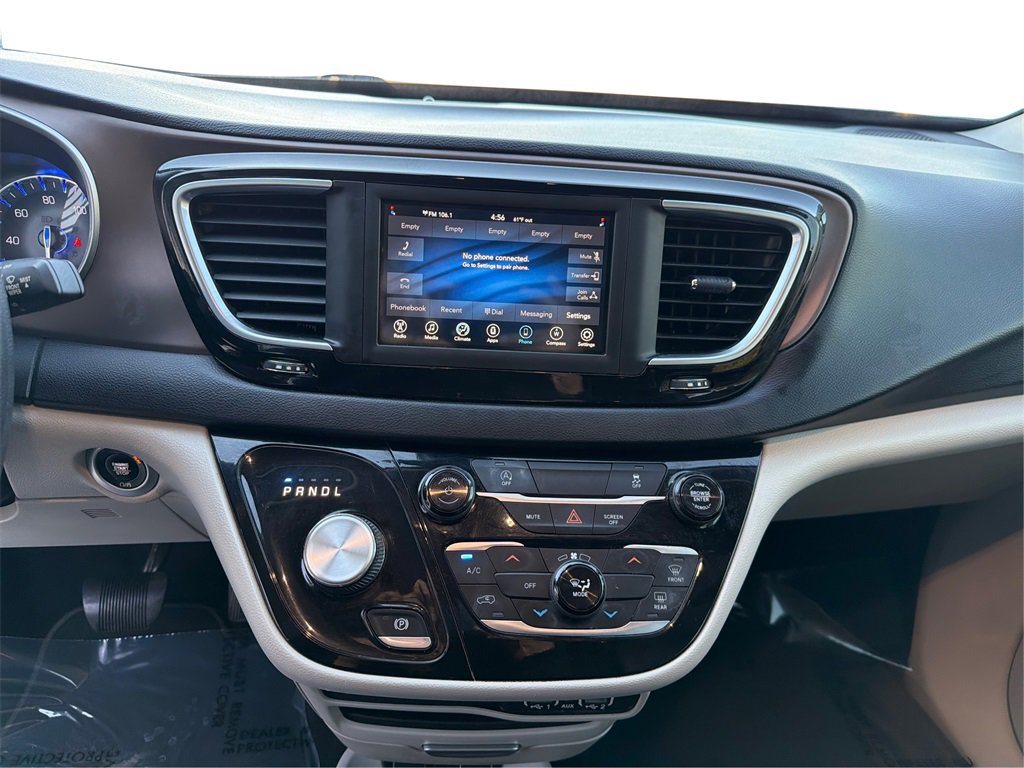 Used 2021 Chrysler Voyager Lxi image 14