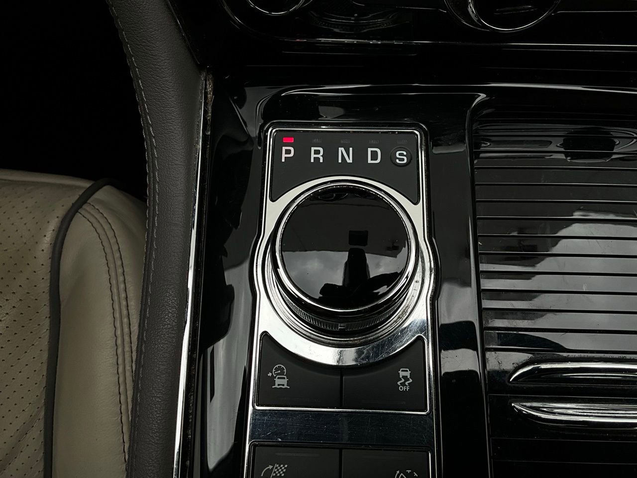 Used 2016 Jaguar XJ R-Sport image 28