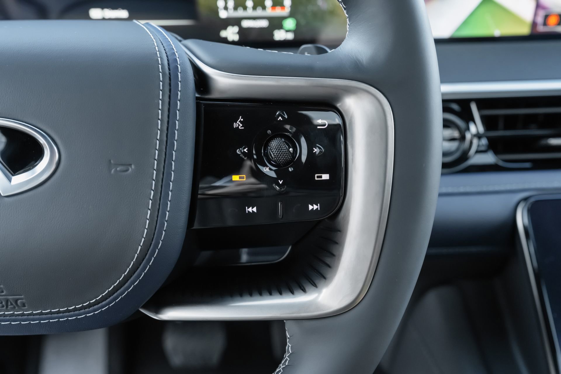 New 2026 INFINITI QX80 4WD w/ Sport Exterior Package image 18