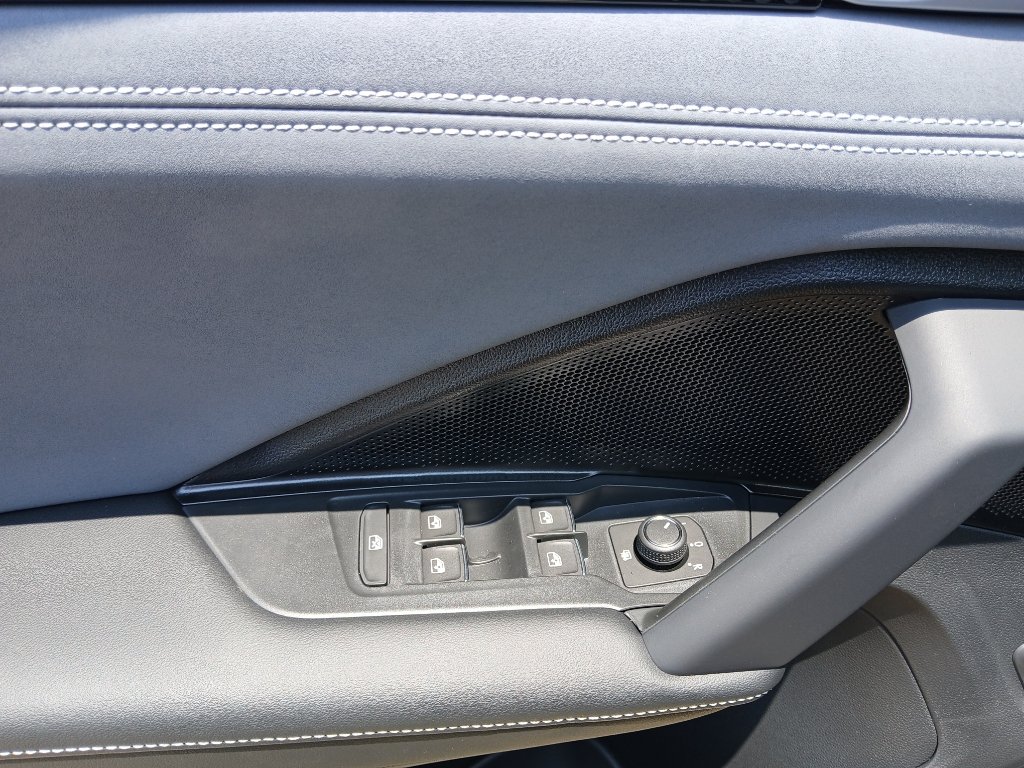 New 2026 Volkswagen Tiguan SE FWD image 10