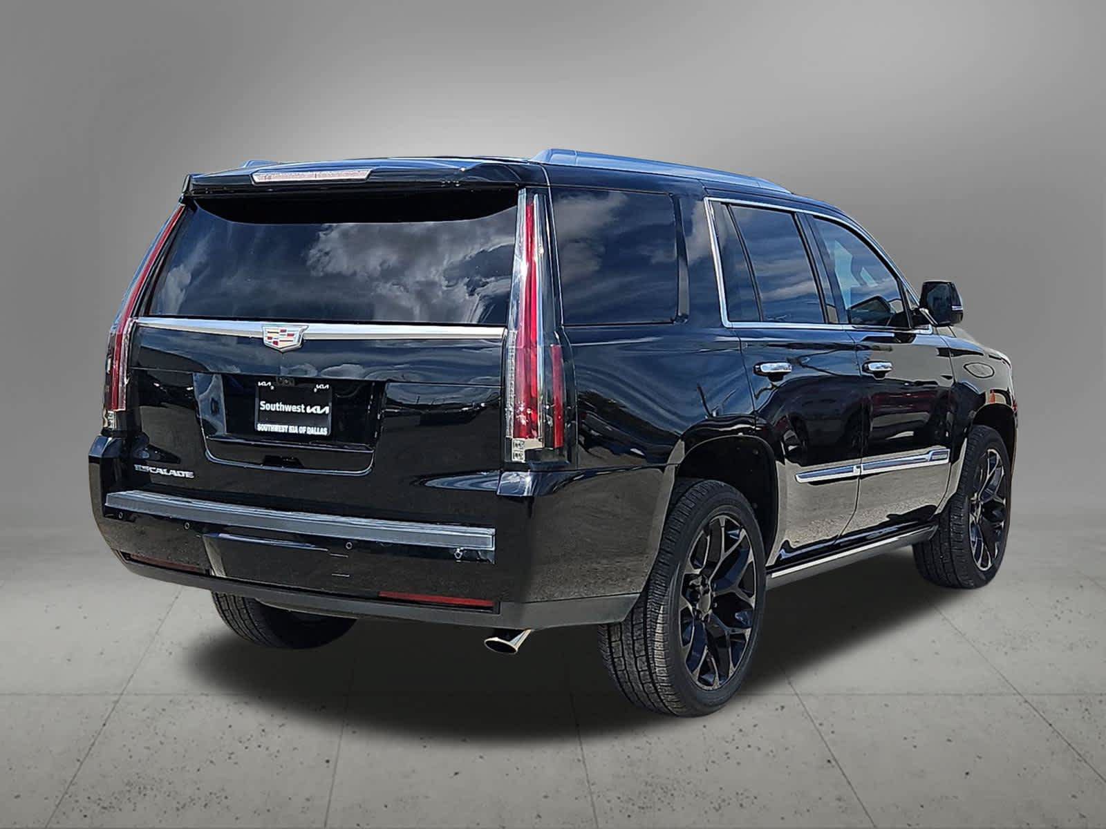 Used 2017 Cadillac Escalade Platinum AWD/4WD image 6