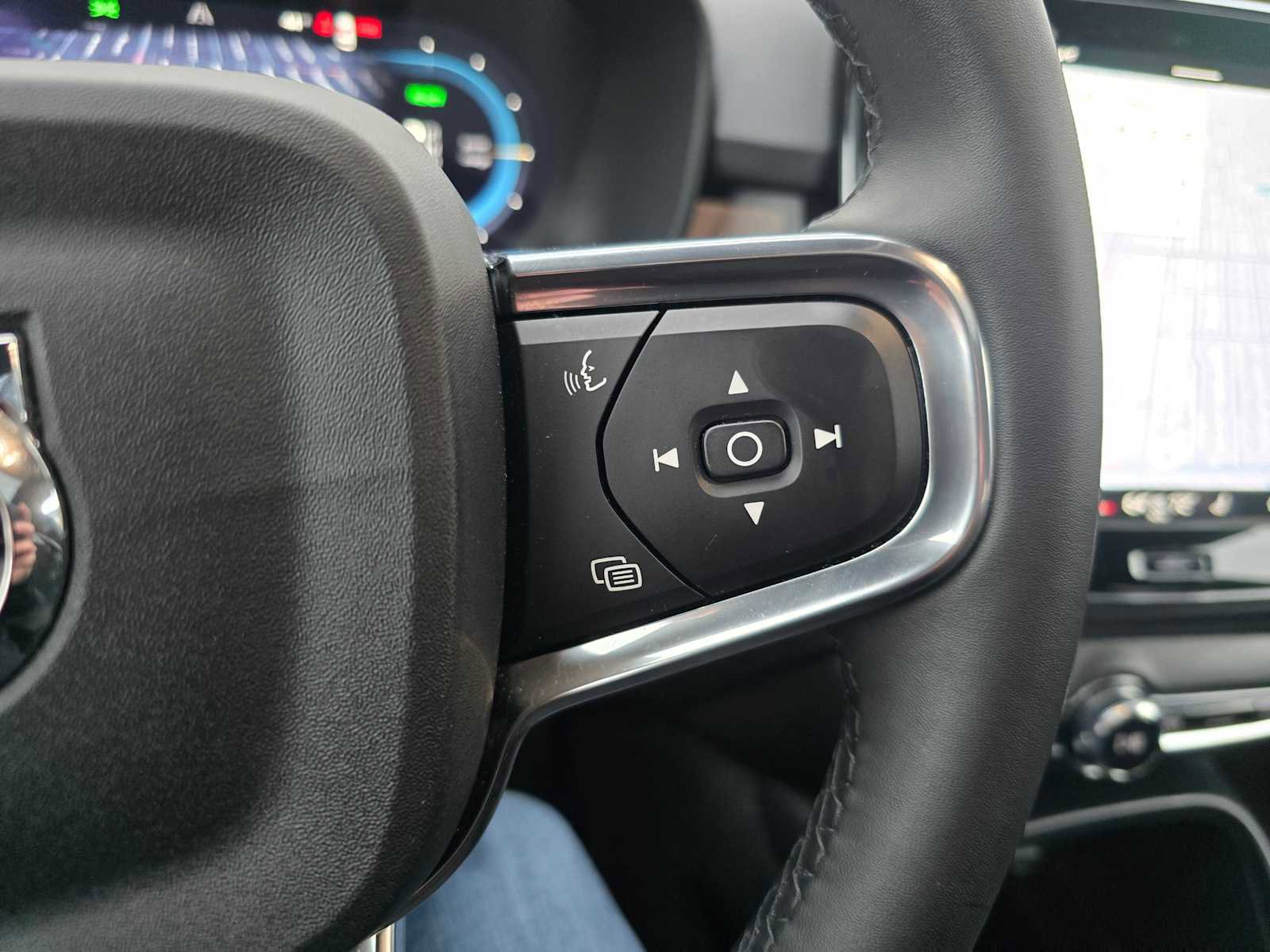 Certified 2023 Volvo XC40 Recharge Plus w/ Protection Package Premier image 40