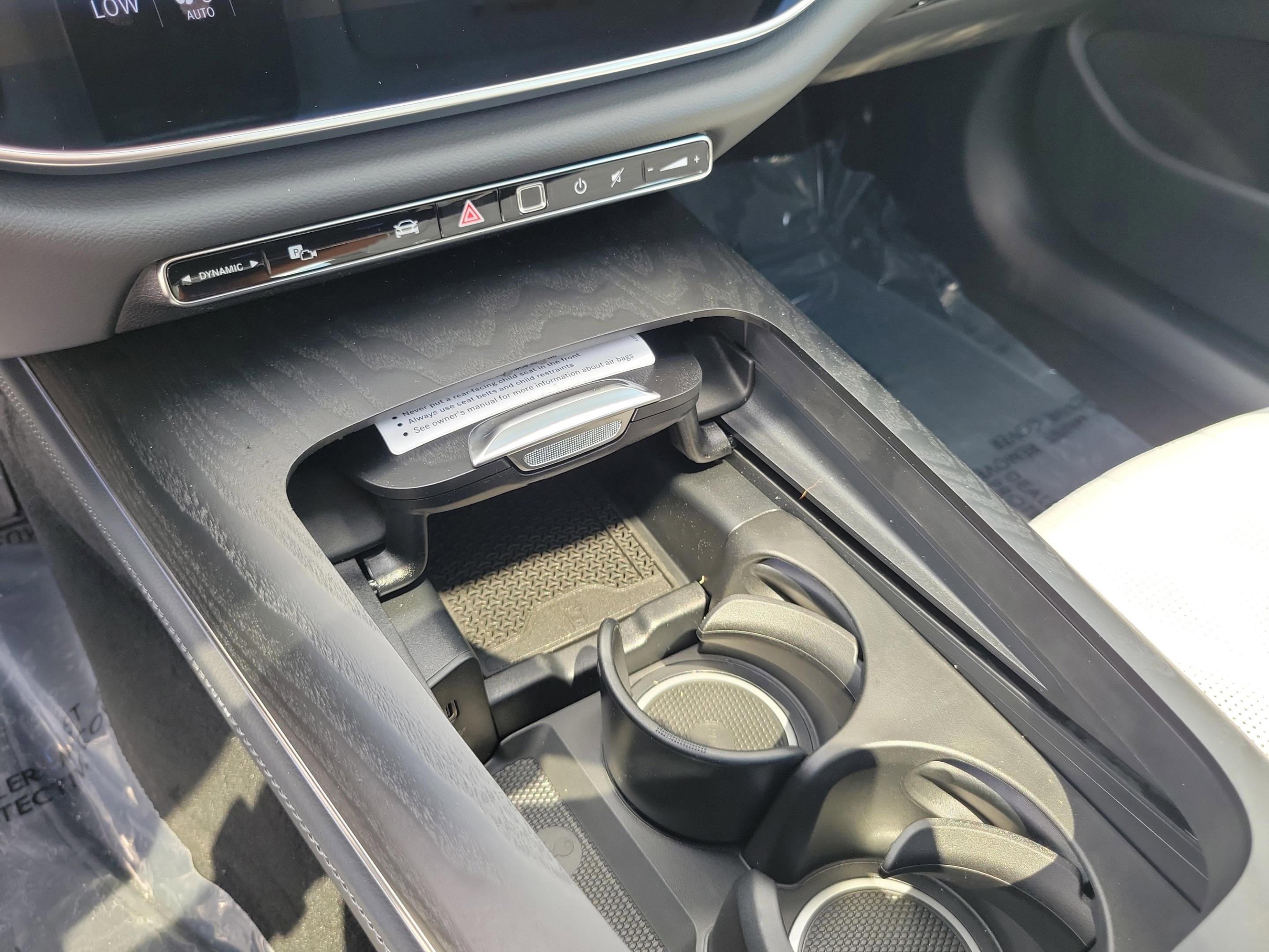 Used 2025 Mercedes-Benz GLC 350e 4MATIC image 19
