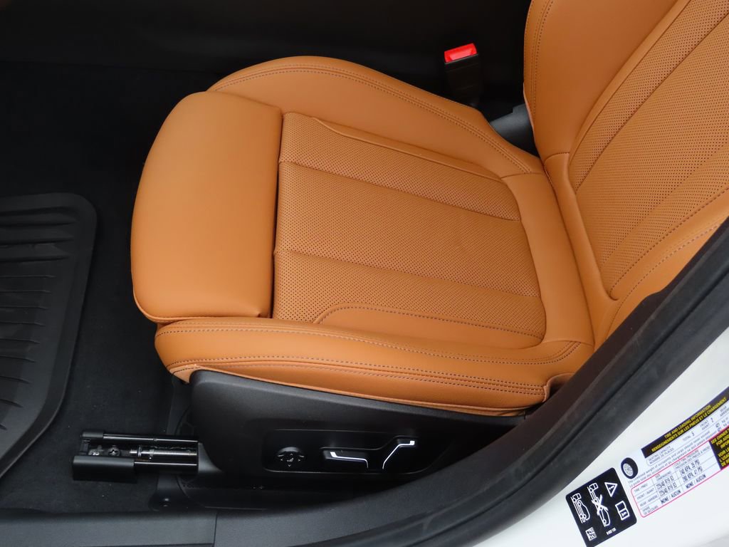 New 2026 BMW 330i xDrive Sedan w/ Premium Package image 39