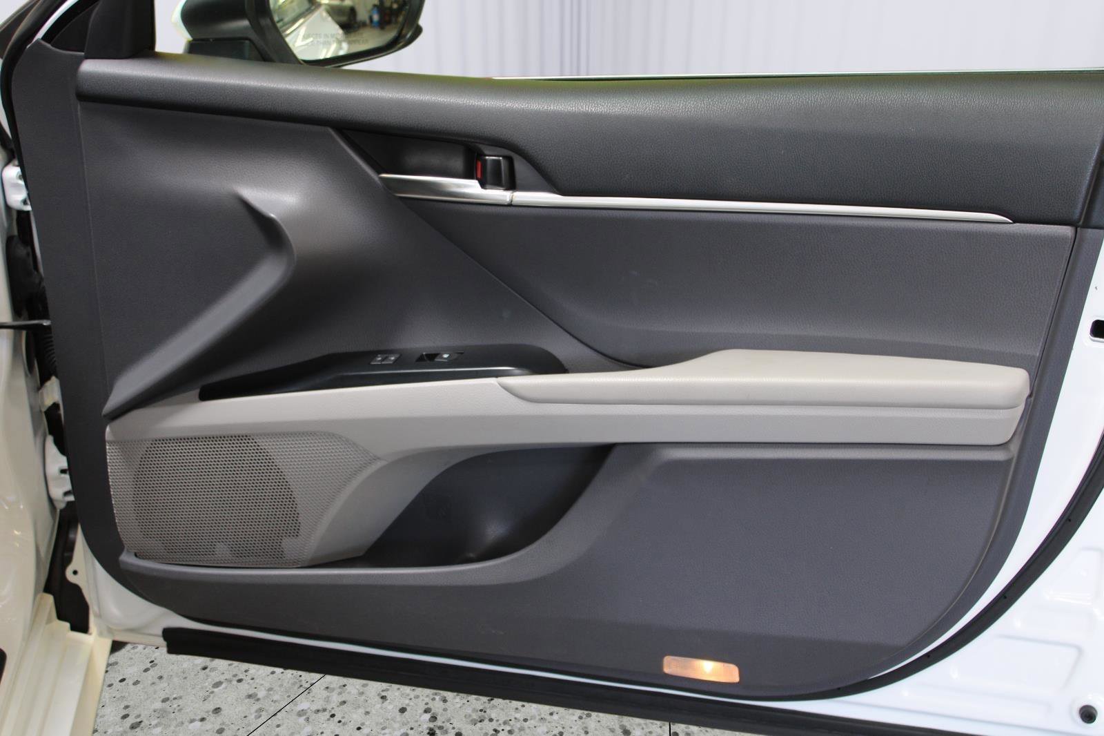 Used 2018 Toyota Camry LE FWD image 33