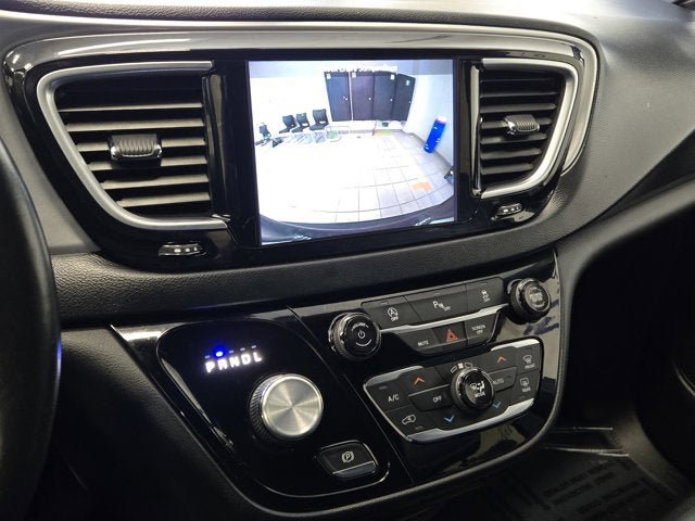 Used 2019 Chrysler Pacifica Touring-L Plus w/ S Appearance Package FWD image 22
