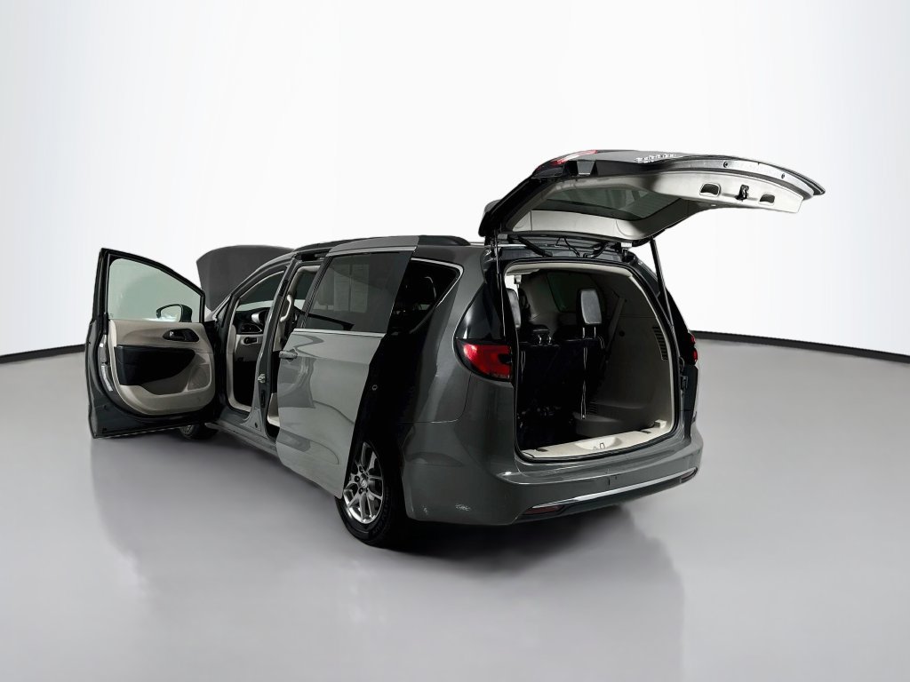 Used 2022 Chrysler Pacifica Touring-L FWD image 26