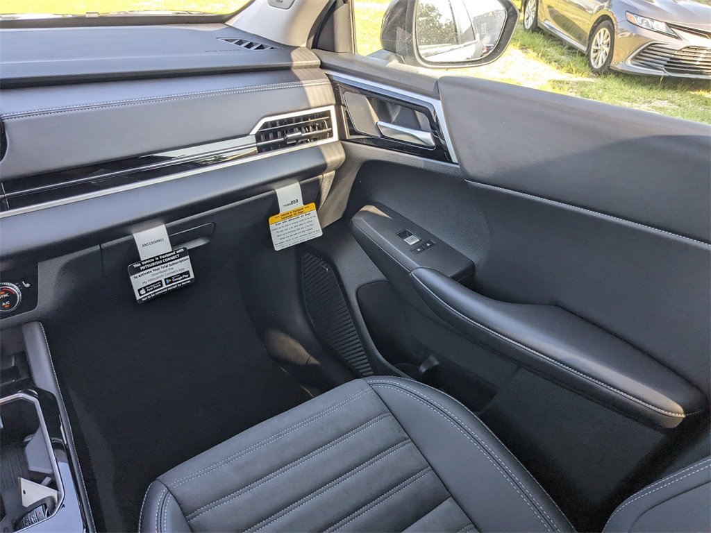 New 2025 Mitsubishi Outlander SE image 18