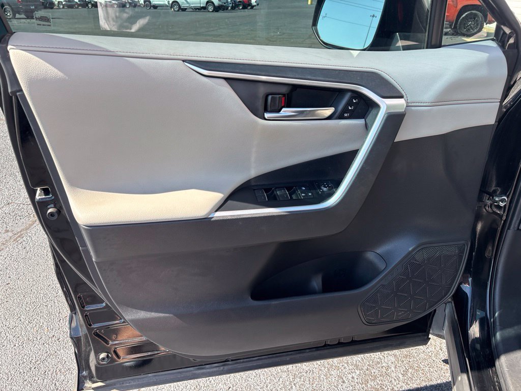 Used 2022 Toyota RAV4 Limited AWD/4WD image 6