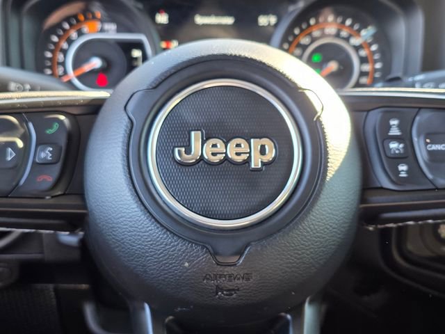 Used 2025 Jeep Wrangler Unlimited Rubicon w/ Convenience Group AWD/4WD image 27