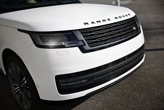 New 2025 Land Rover Range Rover Autobiography image 9