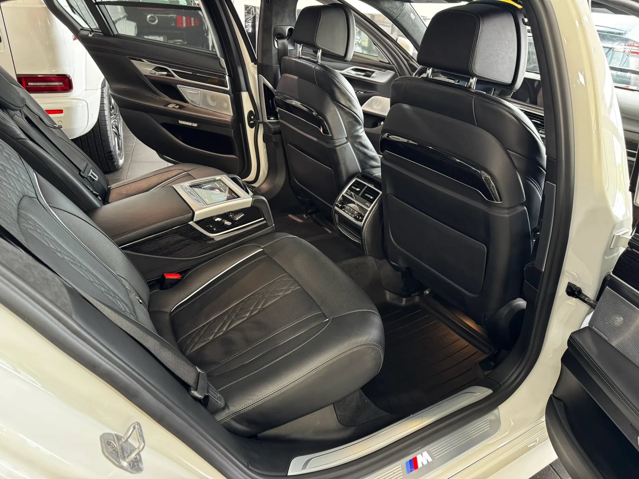 Used 2018 BMW 750i xDrive AWD/4WD image 19