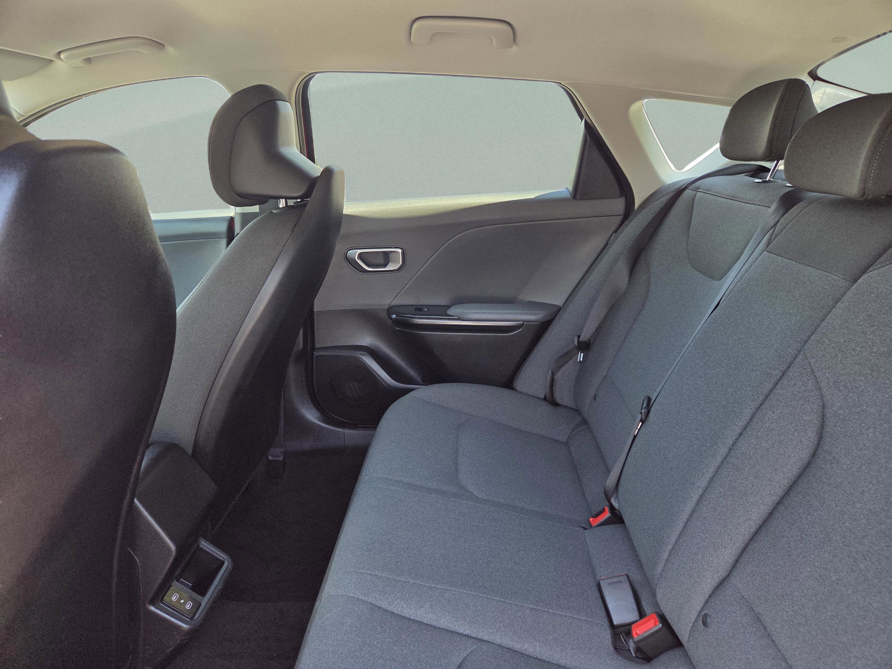 Used 2025 Kia K4 FWD image 28